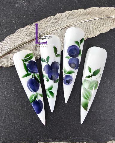 Realistische Airbrush Nailart mit Blaubeeren